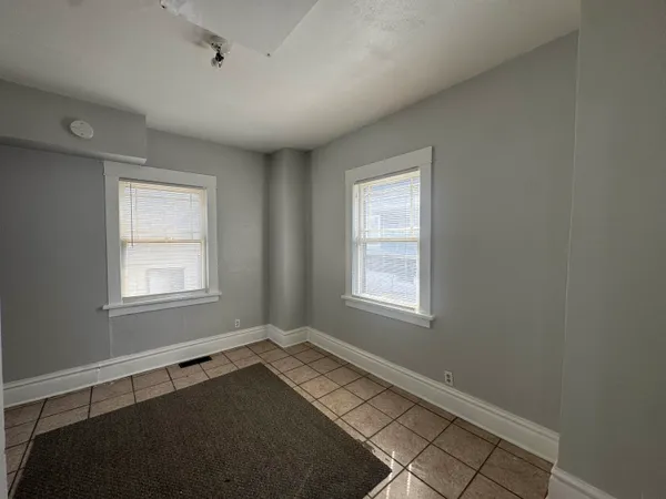 $1,350 | 321 Albert Avenue, Rockford, IL 61101