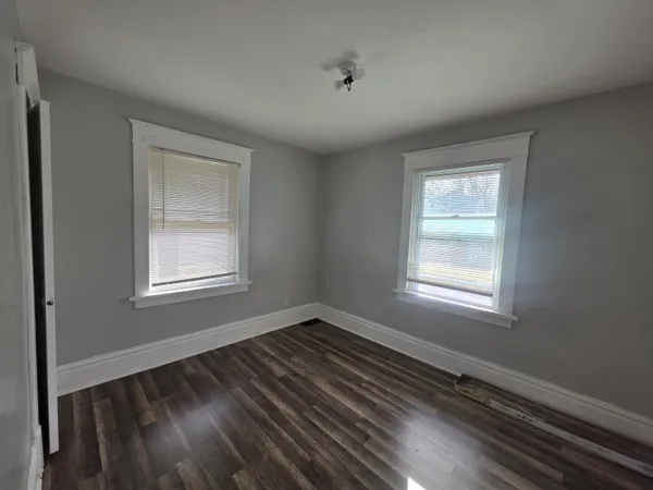 $1,350 | 321 Albert Avenue, Rockford, IL 61101