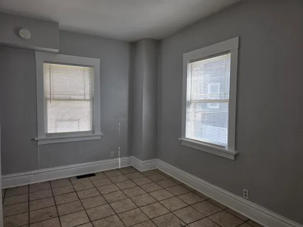 $1,350 | 321 Albert Avenue, Rockford, IL 61101