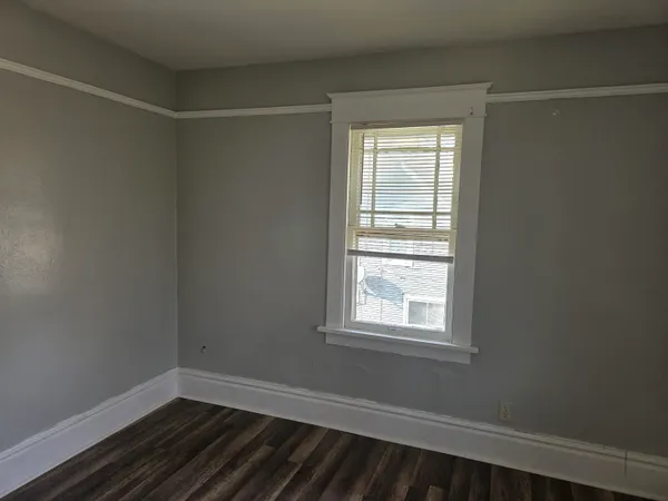 $1,350 | 321 Albert Avenue, Rockford, IL 61101