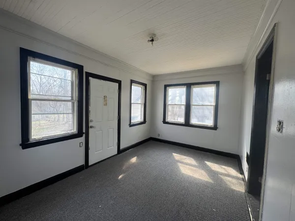 $1,350 | 321 Albert Avenue, Rockford, IL 61101