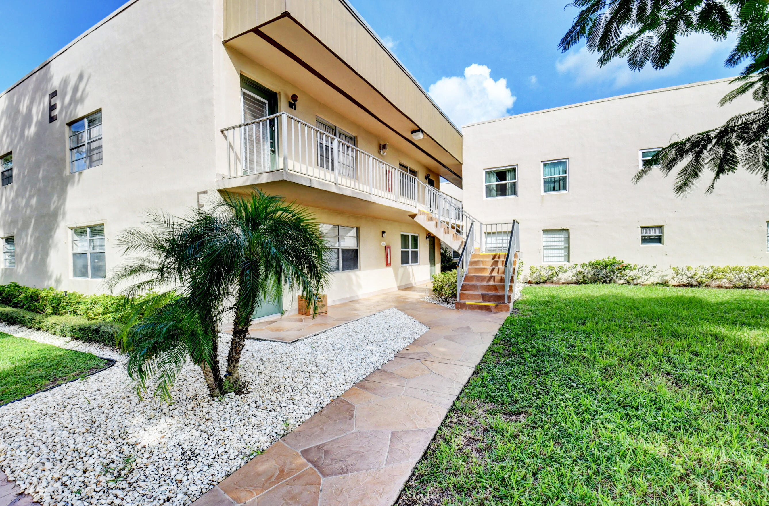237 Piedmont F Delray Beach, FL 33484 - Photo 2 of 50 DSC_4901_2_3_4_5