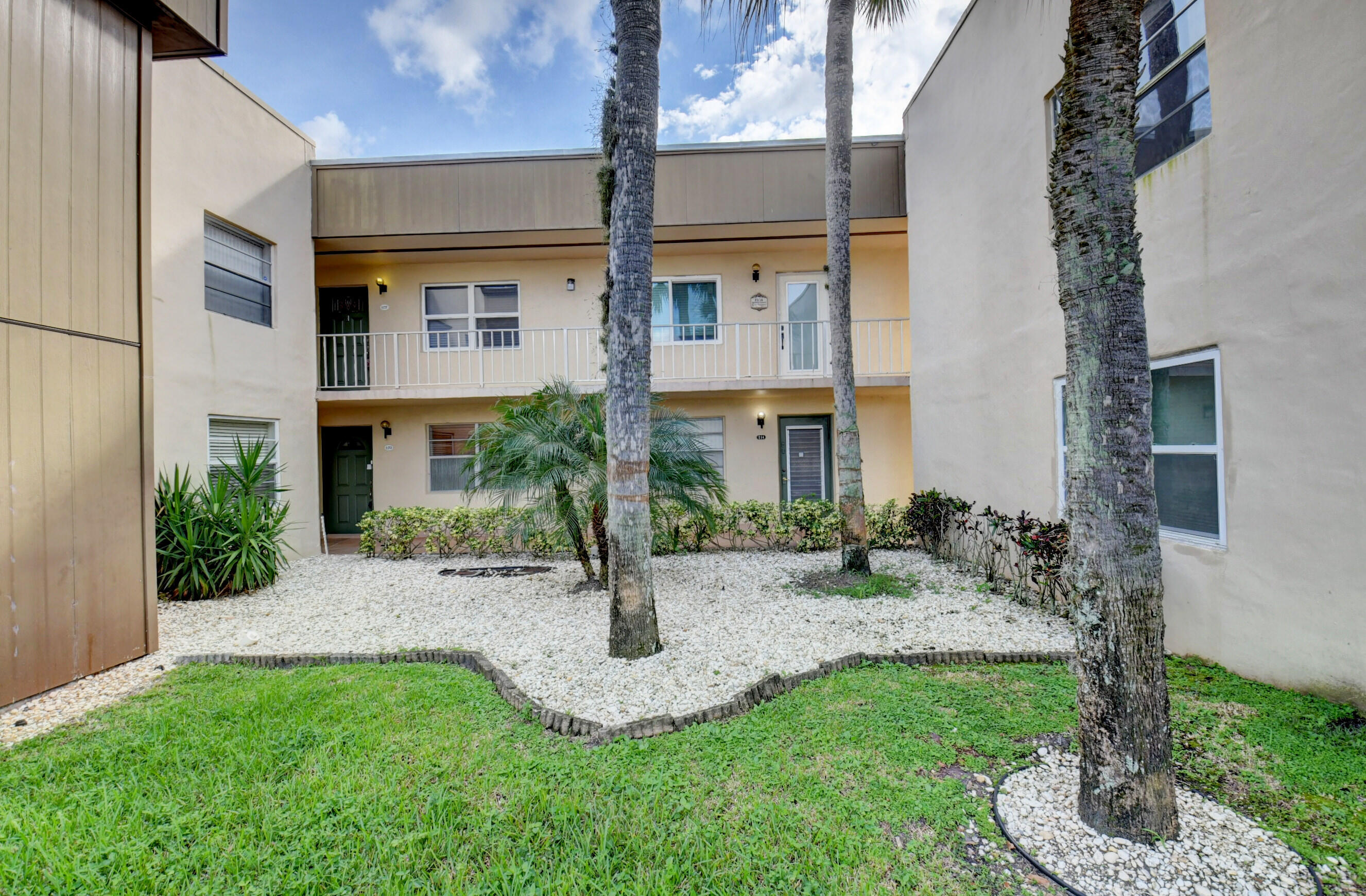 237 Piedmont F Delray Beach, FL 33484 - Photo 3 of 50 DSC_4731_2_3_4_5