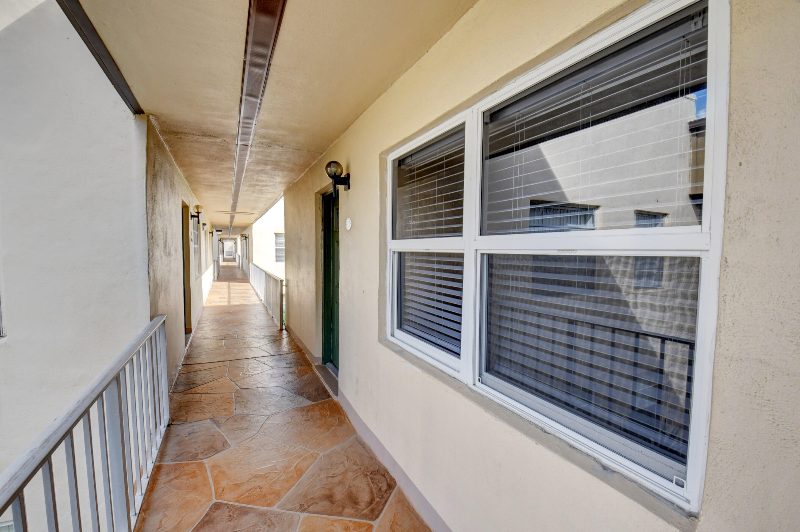 237 Piedmont F Delray Beach, FL 33484 - Photo 4 of 50 DSC_4891_2_3_4_5