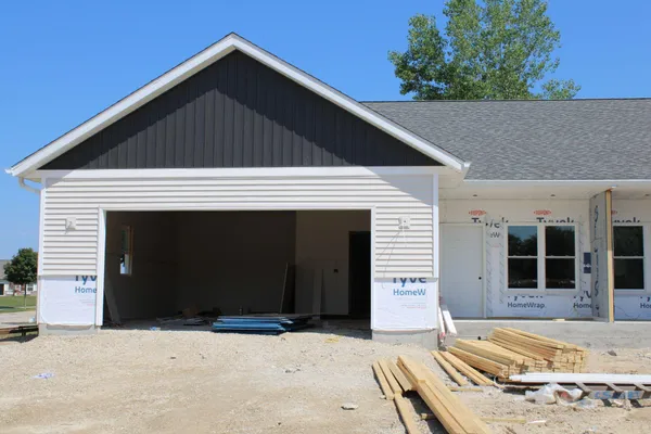 $379,900 | 509 Emerald Point, Unit 16, Kewaskum, WI 53040