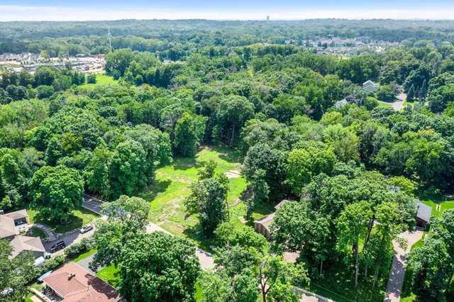 $849,900 | 24695 Glen Road, Excelsior, MN 55331