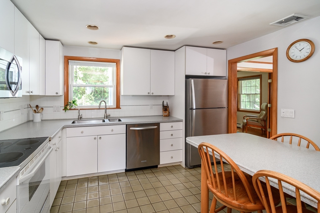 78 Whiting Way Needham, MA 02492 - Photo 8 of 19