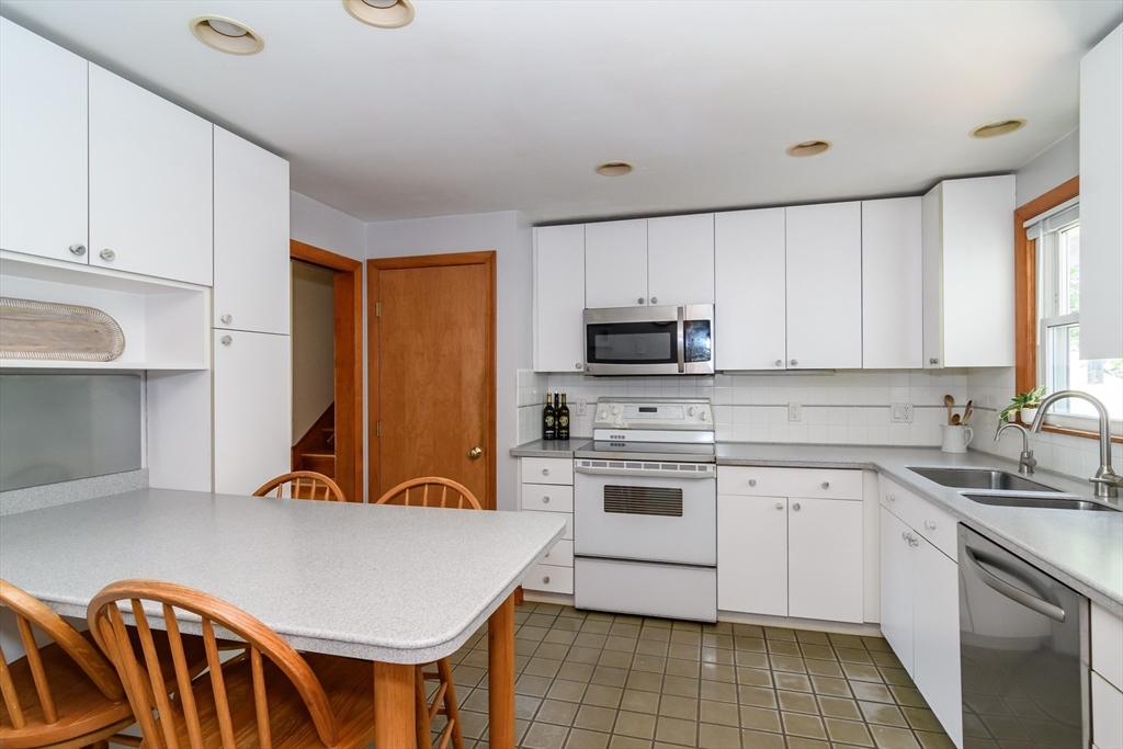 78 Whiting Way Needham, MA 02492 - Photo 9 of 19