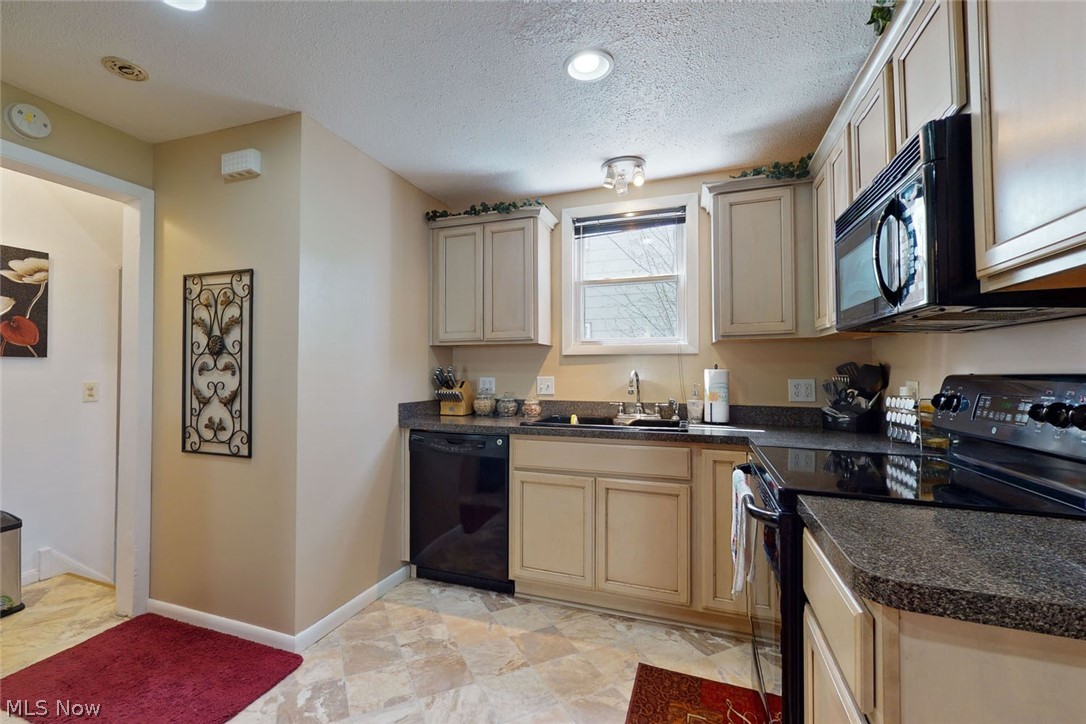 1038 Argonne Road Cleveland, OH 44121 - Photo 9 of 25 Gallery Image 9
