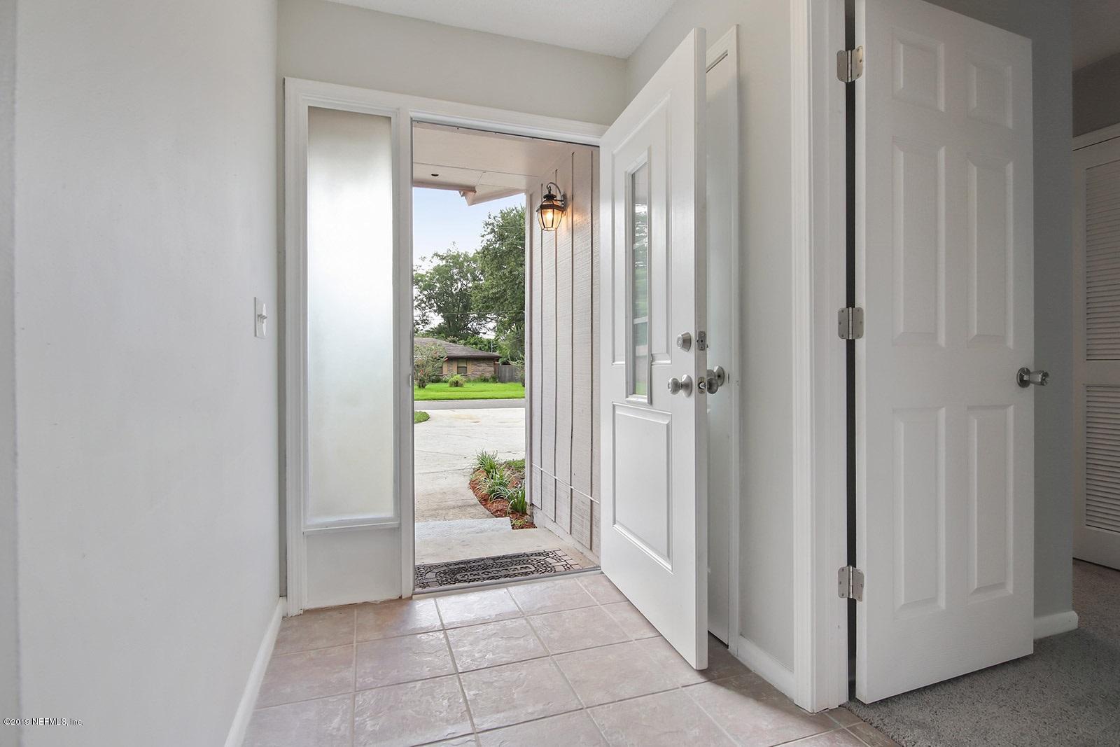 5334 Clarendon Road Jacksonville, FL 32205 - Photo 4 of 25 Foyer 2
