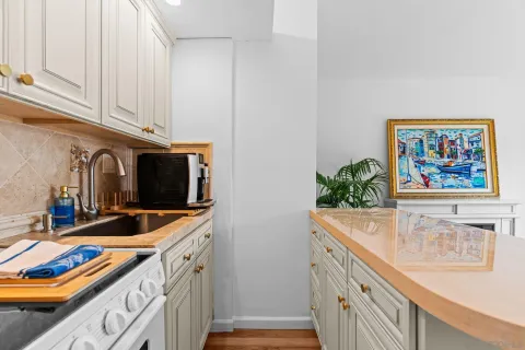 $599,000 | 230 Prospect Street, Unit 12, La Jolla, CA 92037