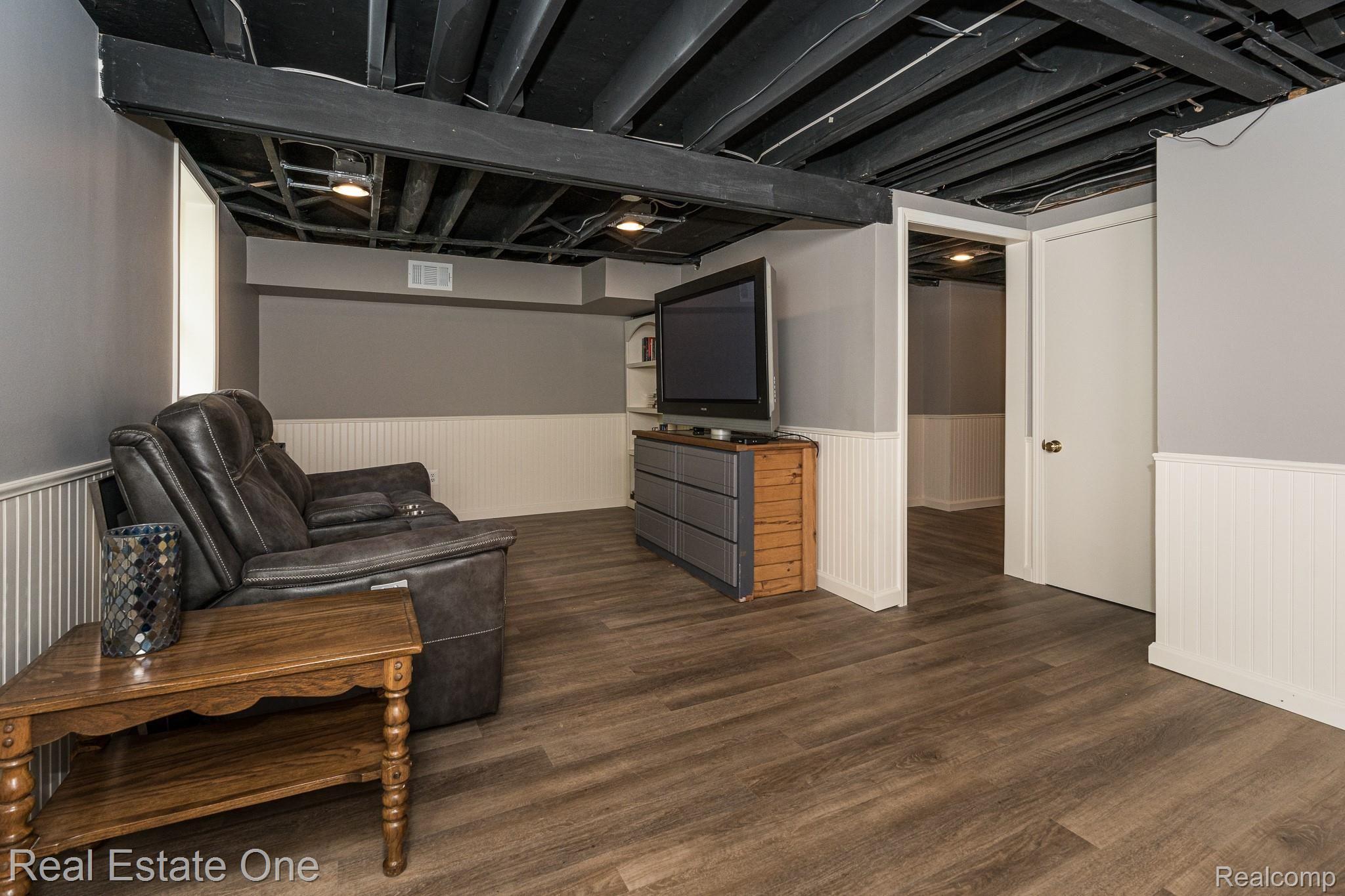 214 Oak Street Rochester, MI 48307 - Photo 23 of 27 214 Oak St MLS-W026.jpg