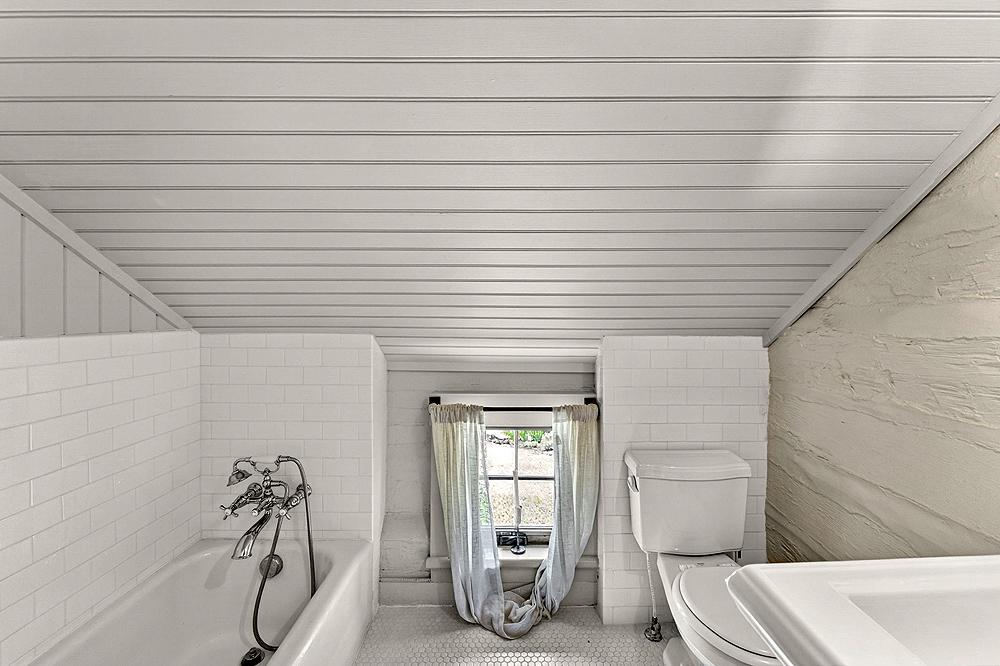 4439 Old Forge Road Luray, VA 22835 - Photo 49 of 101 Upstairs Bath