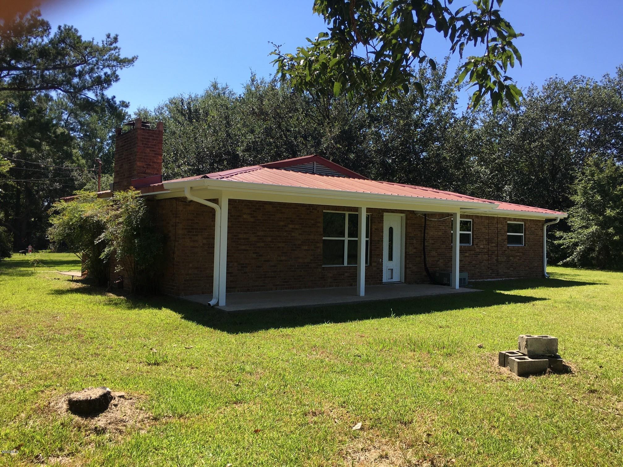 17932 Rayford Shumock Road Moss Point, MS 39562 - Photo 4 of 19 5