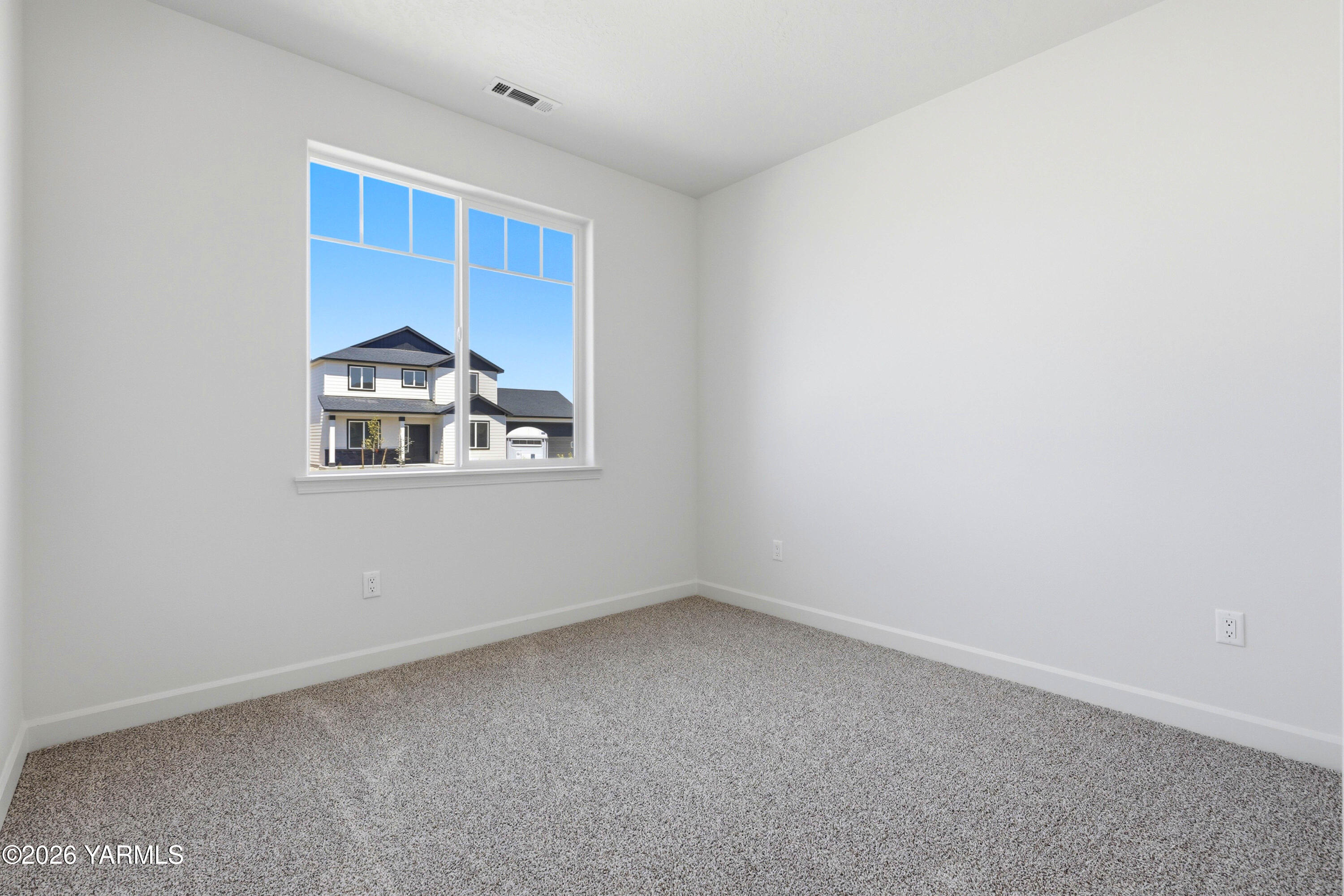 218 Packer Street Prosser, WA 99350 - Photo 16 of 36 a view of an empty room with a window
