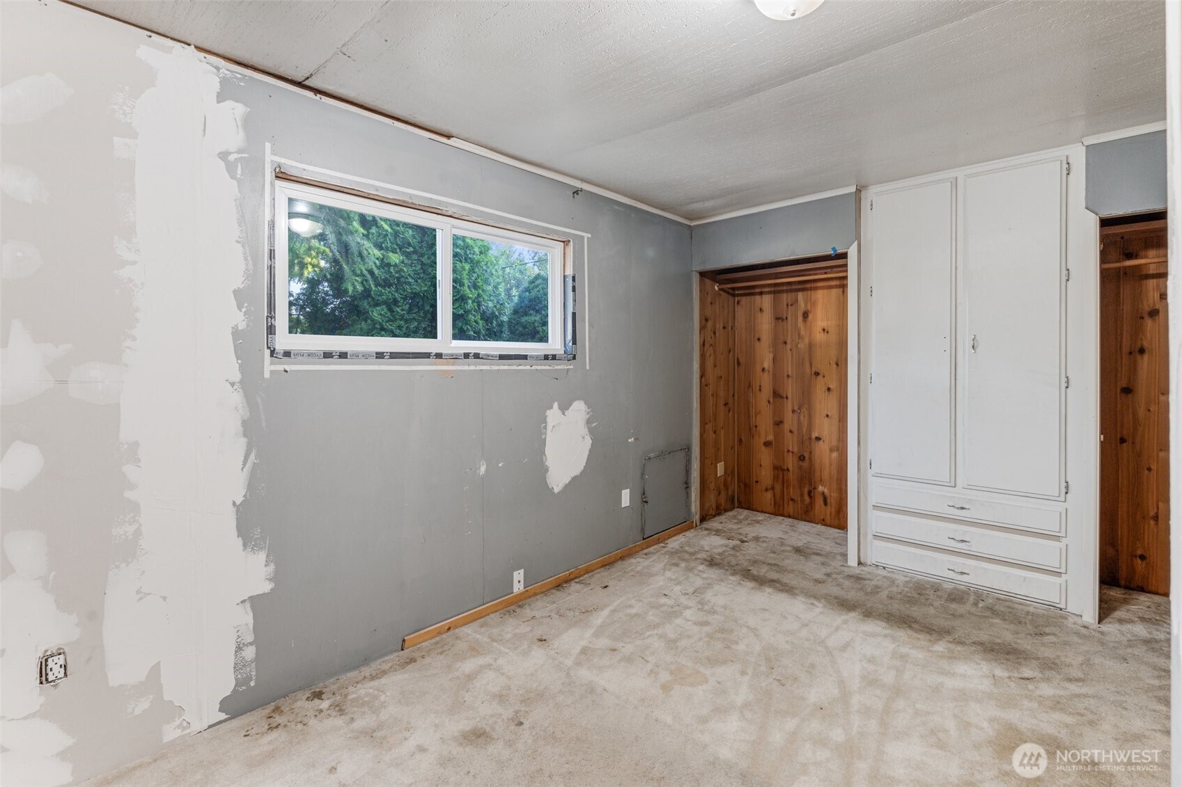 8510 Martin Way East, Unit 25 Lacey, WA 98516 - Photo 14 of 26 an empty room with a window