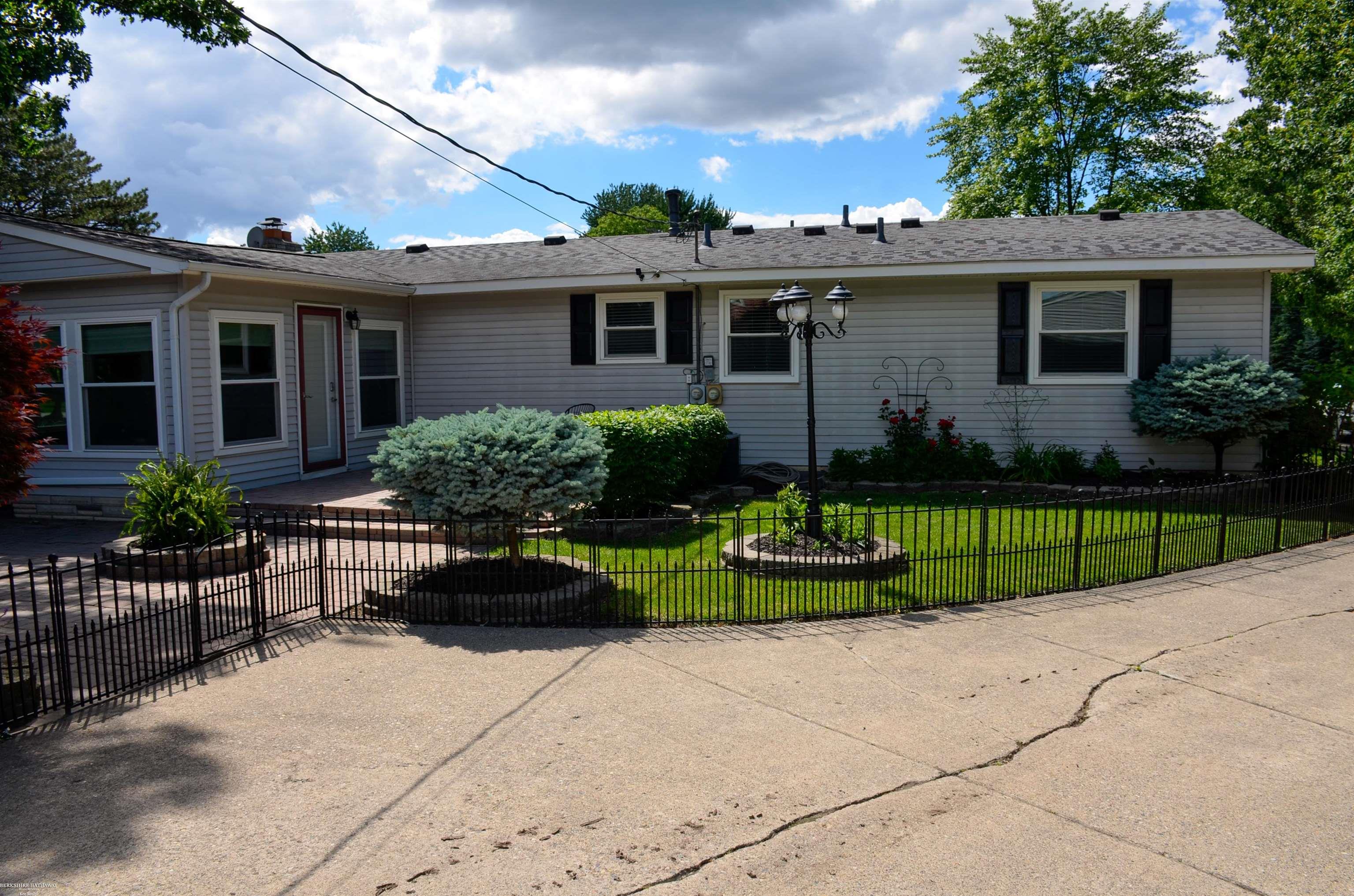 50400 Fairchild Road New Baltimore, MI 48051 - Photo 18 of 36