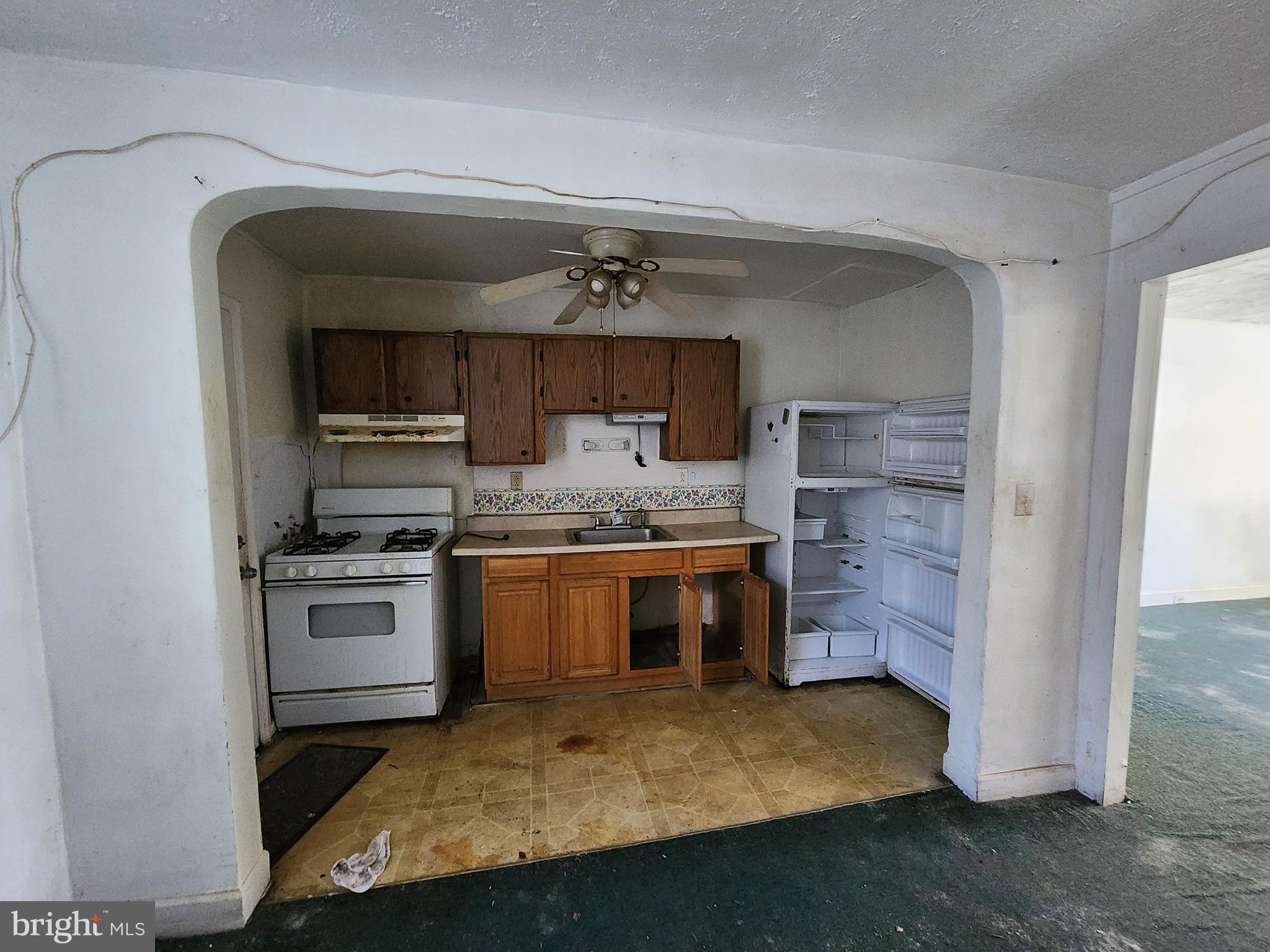 933 North Franklintown Road Baltimore, MD 21216 - Photo 7 of 21