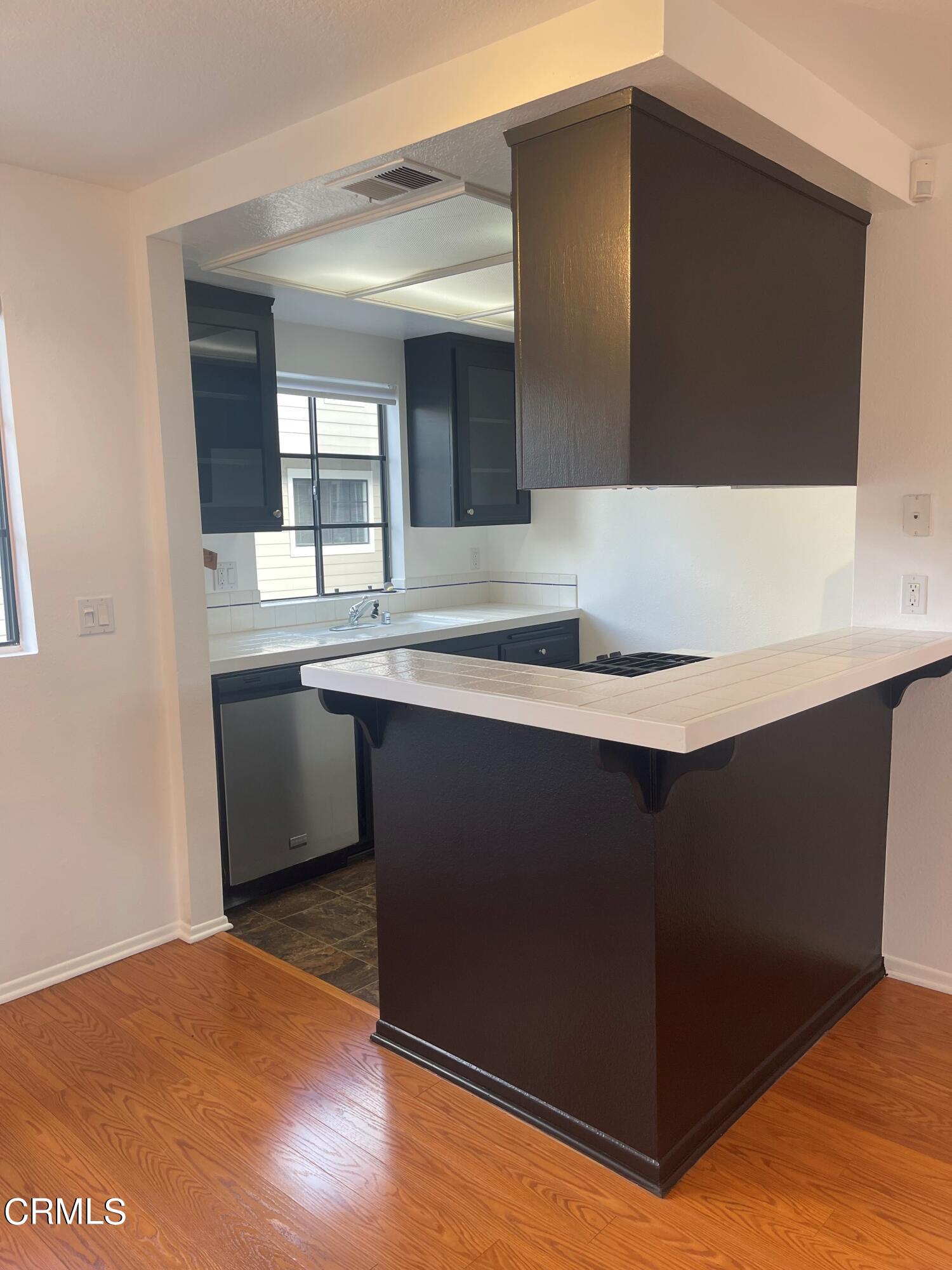 249 Alpine Street, Unit 39 Pasadena, CA 91106 - Photo 8 of 15 a kitchen with a sink and a mirror