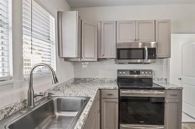 $290,000 | 442 West McCart Street, Krum, TX 76249