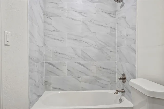 $290,000 | 442 West McCart Street, Krum, TX 76249