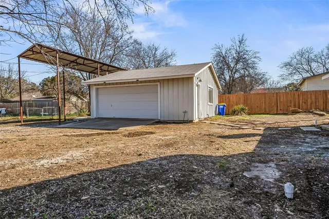 $290,000 | 442 West McCart Street, Krum, TX 76249