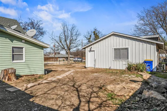 $290,000 | 442 West McCart Street, Krum, TX 76249