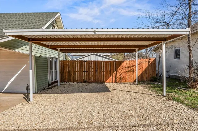 $290,000 | 442 West McCart Street, Krum, TX 76249