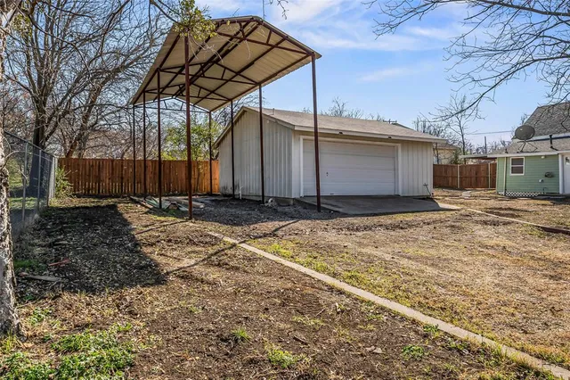 $290,000 | 442 West McCart Street, Krum, TX 76249
