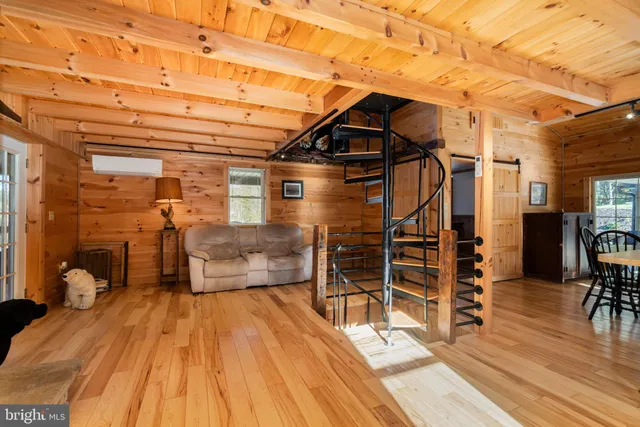 a view of a storage & utility room