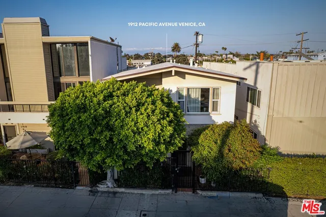 a car parked in front of a building