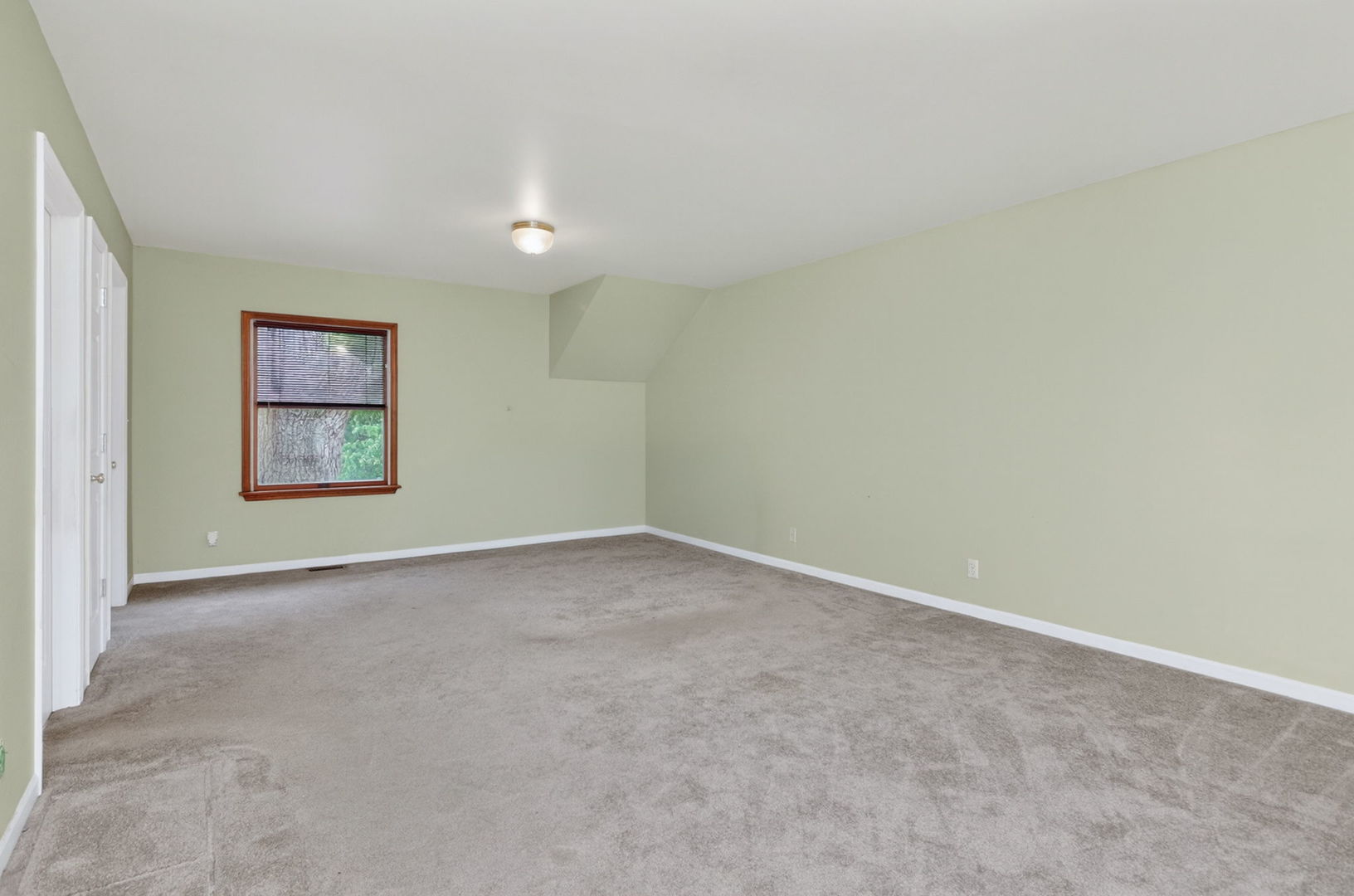 32W183 Glos Street Wayne, IL 60184 - Photo 13 of 30 an empty room with windows and closet