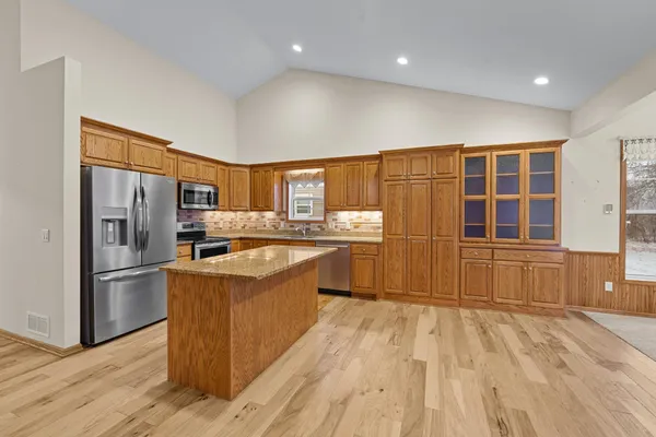 $369,900 | 4854 384th Trail, North Branch, MN 55056