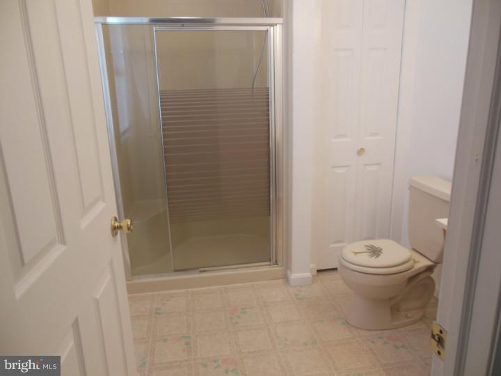 9221 Treaty Road Philadelphia, PA 19114 - Photo 11 of 23 Bathroom
