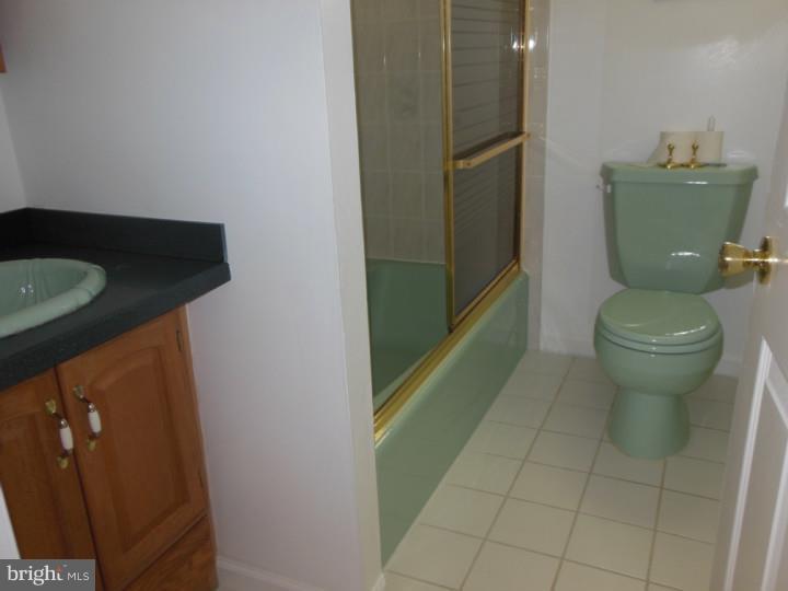 9221 Treaty Road Philadelphia, PA 19114 - Photo 13 of 23 Bathroom