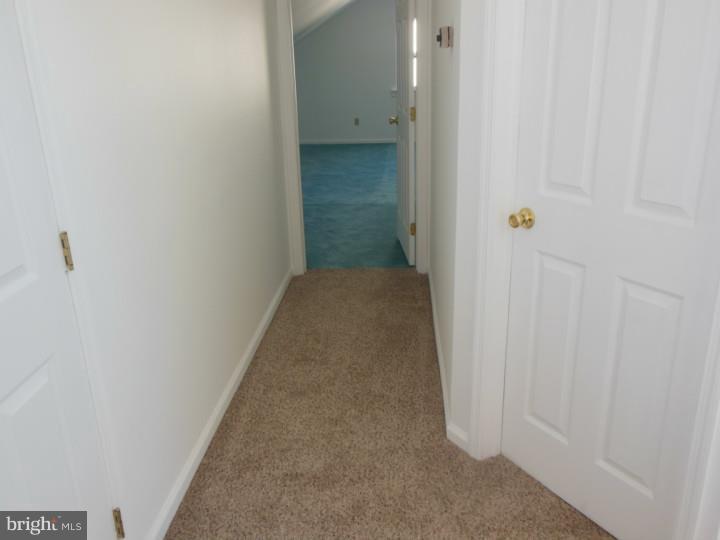 9221 Treaty Road Philadelphia, PA 19114 - Photo 17 of 23 Hallway