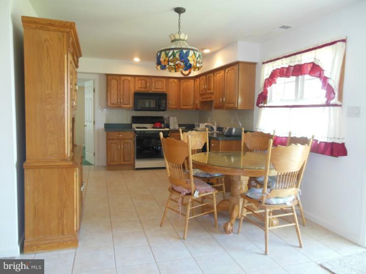 9221 Treaty Road Philadelphia, PA 19114 - Photo 3 of 23 Kitchen