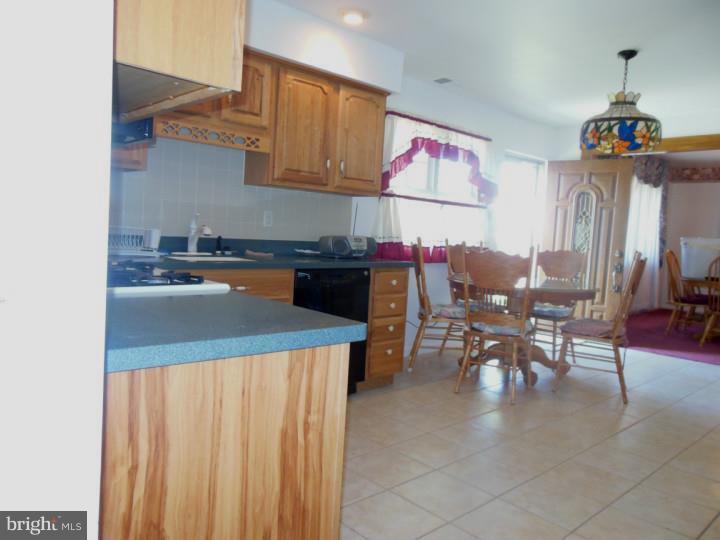 9221 Treaty Road Philadelphia, PA 19114 - Photo 4 of 23 Kitchen