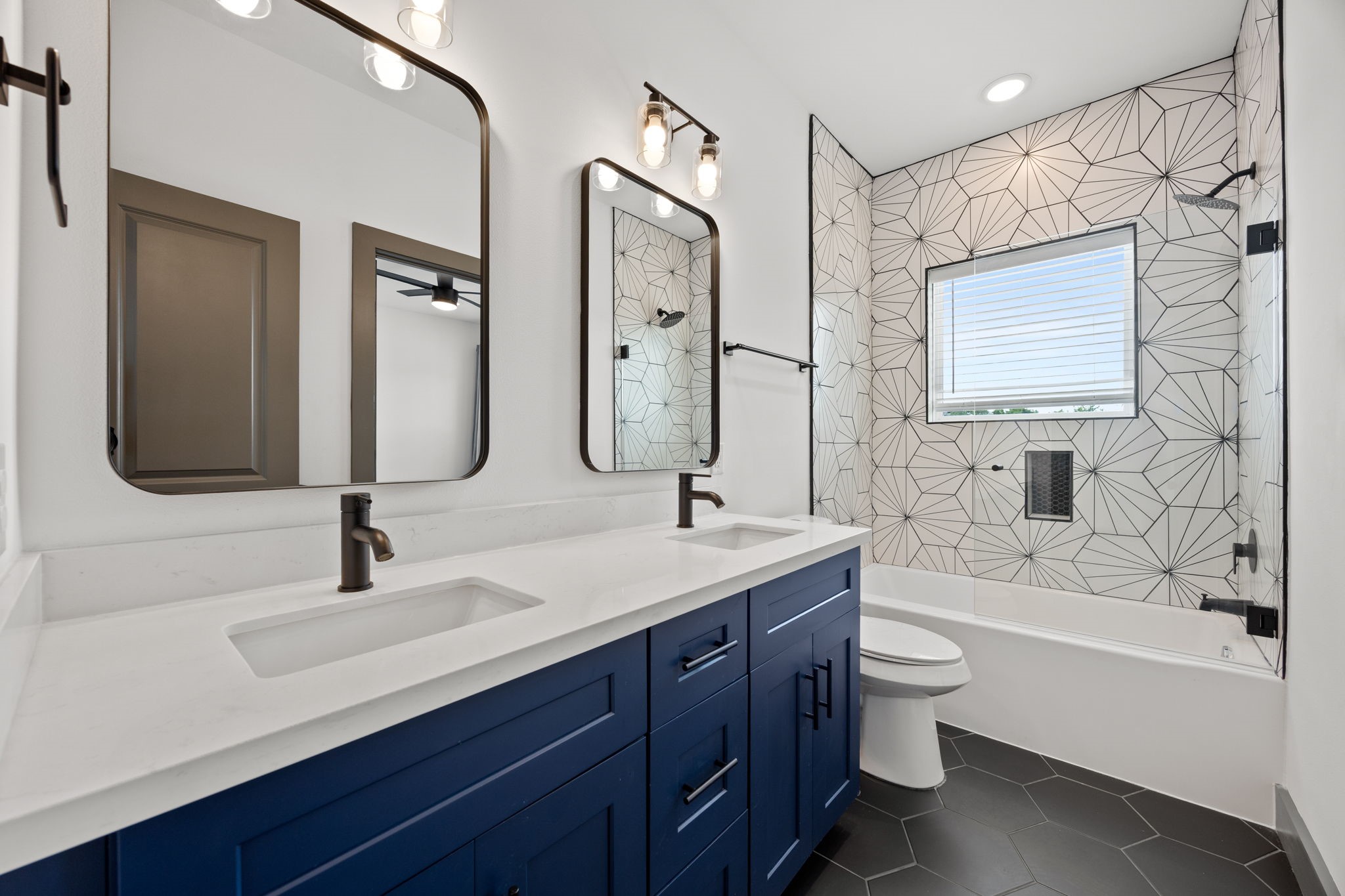 731 East 40th Street Houston, TX 77022 - Photo 21 of 28