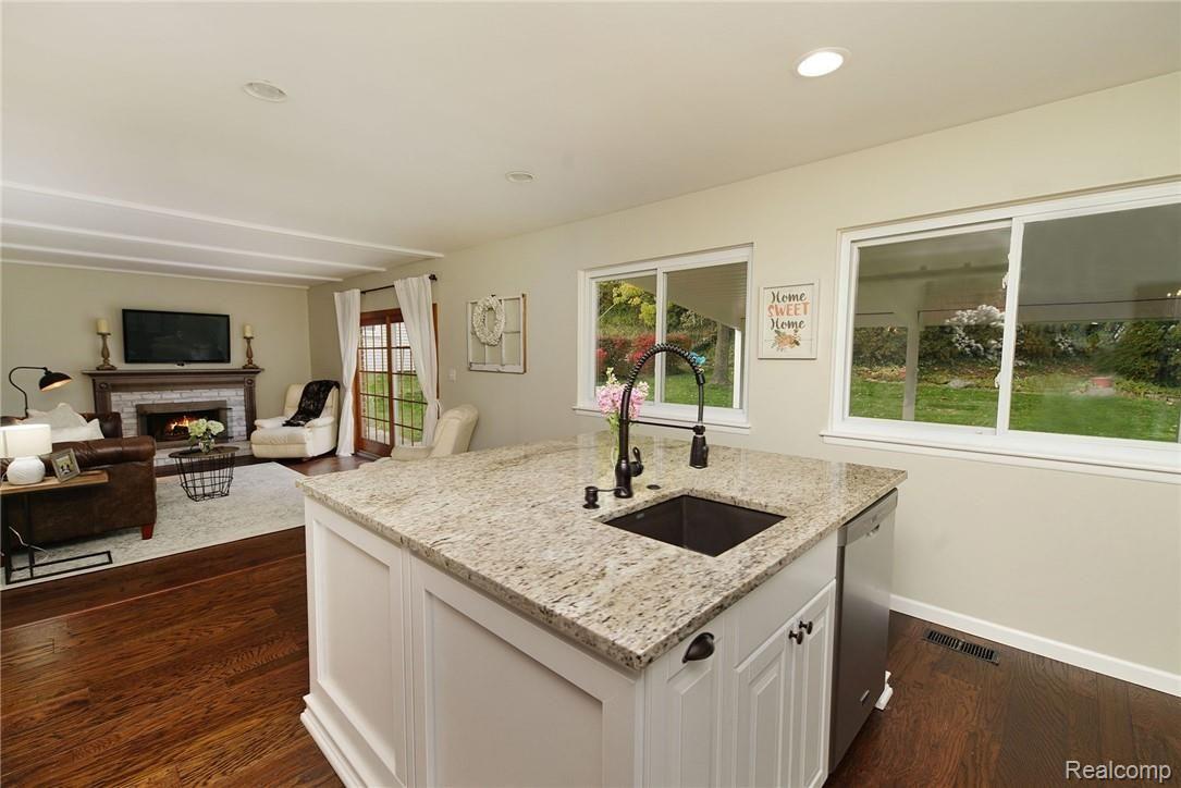 379 Welch Road Northville, MI 48167 - Photo 11 of 22 DSC04828-1.jpg