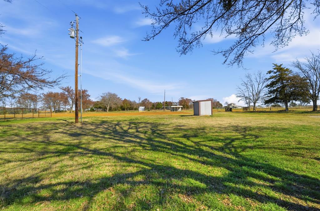 697 County Road 166 Whitesboro, TX 76273 - Photo 24 of 32