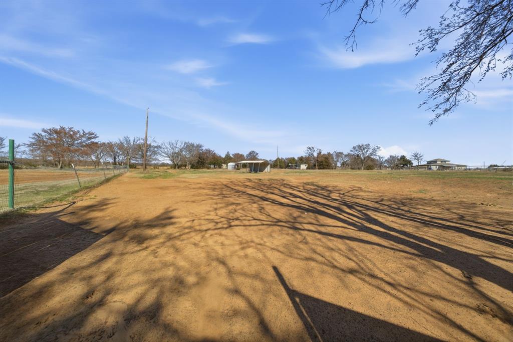 697 County Road 166 Whitesboro, TX 76273 - Photo 28 of 32 a view of an ocean and city
