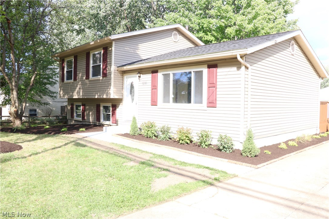 1235 Jacoby Road Akron, OH 44321 - Photo 1 of 27