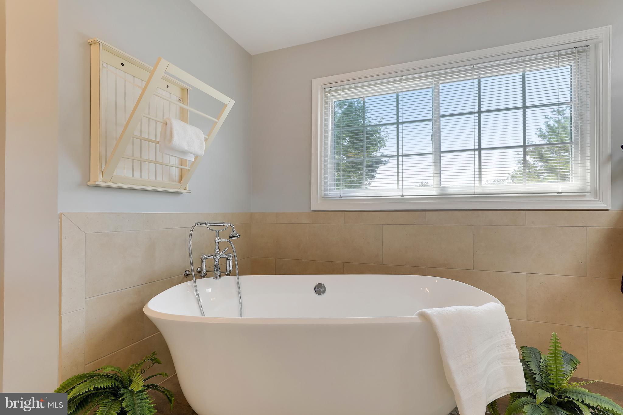1476 Sharps Point Road Annapolis, MD 21409 - Photo 20 of 30 a bathroom with a bathtub and a window
