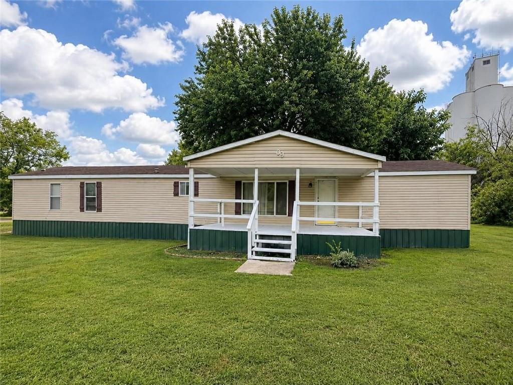 809 West 9th Street Baxter Springs, KS 66713 - Photo 1 of 16