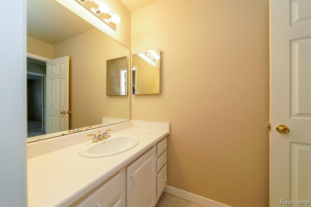 905 Lafayette Court Rochester Hills, MI 48307 - Photo 39 of 65