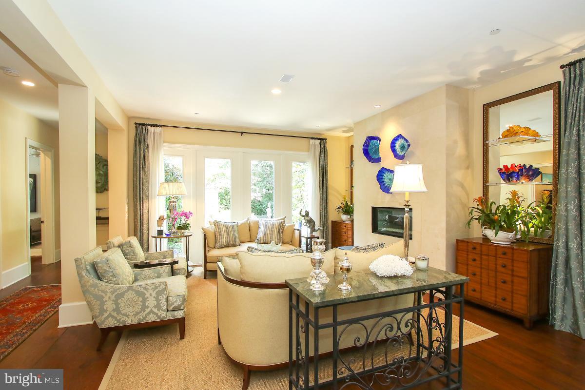 5805 Ipswich Road Bethesda, MD 20814 - Photo 10 of 30 Living Room