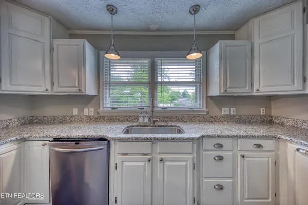 $529,900 | 6903 Sheffield Drive, Knoxville, TN 37909