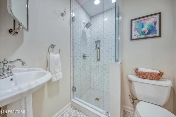 $529,900 | 6903 Sheffield Drive, Knoxville, TN 37909