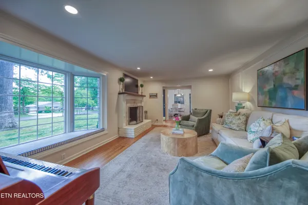 $529,900 | 6903 Sheffield Drive, Knoxville, TN 37909
